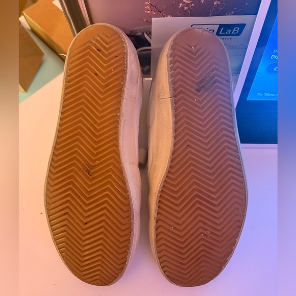 Authentic GOLDEN GOOSE Old School Low Top Velcro Sneakers - White/Gold - 37 - Picture 15 of 16